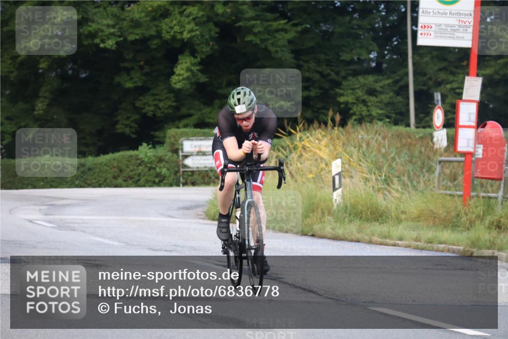 25.08.2024 - Elbe Triathlon Hamburg Fuchs,  Jonas http://msf.ph/oto/6836778 25.08.2024 08:46:29 Radfahren 59, 72, 63 meine-sportfotos.de
