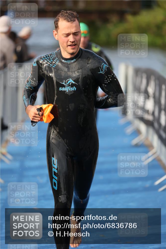 25.08.2024 - Elbe Triathlon Hamburg H.Heesch http://msf.ph/oto/6836786 25.08.2024 08:36:16 Schwimmen 43, 45, 46, 54, 88, 90, 98 meine-sportfotos.de