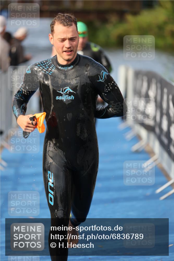 25.08.2024 - Elbe Triathlon Hamburg H.Heesch http://msf.ph/oto/6836789 25.08.2024 08:36:16 Schwimmen 43, 45, 46, 54, 88, 90, 98 meine-sportfotos.de