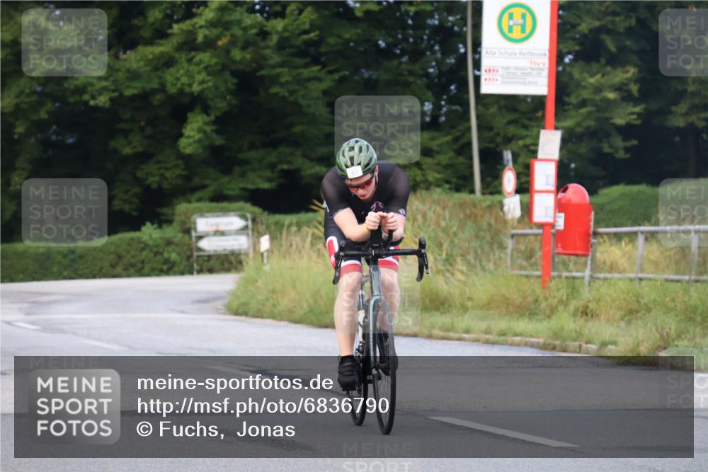 25.08.2024 - Elbe Triathlon Hamburg Fuchs,  Jonas http://msf.ph/oto/6836790 25.08.2024 08:46:29 Radfahren 59, 72, 63 meine-sportfotos.de