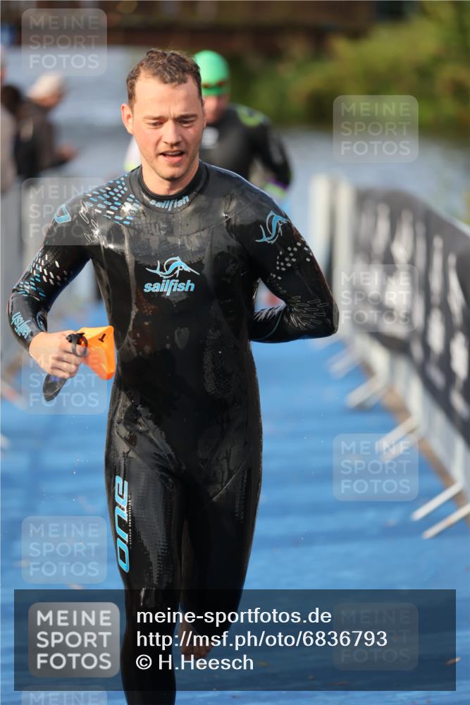 25.08.2024 - Elbe Triathlon Hamburg H.Heesch http://msf.ph/oto/6836793 25.08.2024 08:36:16 Schwimmen 43, 45, 46, 54, 88, 90, 98 meine-sportfotos.de