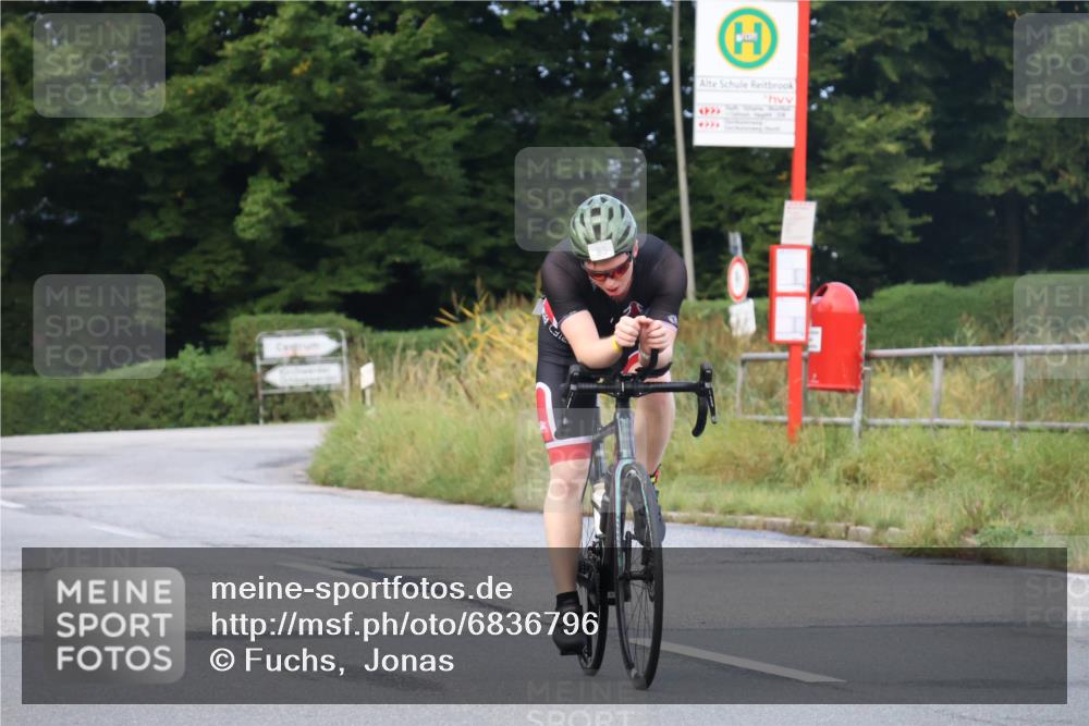 25.08.2024 - Elbe Triathlon Hamburg Fuchs,  Jonas http://msf.ph/oto/6836796 25.08.2024 08:46:29 Radfahren 59, 72, 63 meine-sportfotos.de