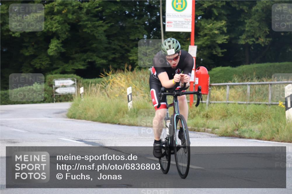 25.08.2024 - Elbe Triathlon Hamburg Fuchs,  Jonas http://msf.ph/oto/6836803 25.08.2024 08:46:30 Radfahren 59, 72, 63 meine-sportfotos.de