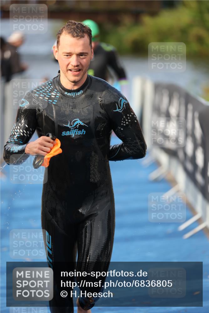 25.08.2024 - Elbe Triathlon Hamburg H.Heesch http://msf.ph/oto/6836805 25.08.2024 08:36:16 Schwimmen 43, 45, 46, 54, 88, 90, 98 meine-sportfotos.de