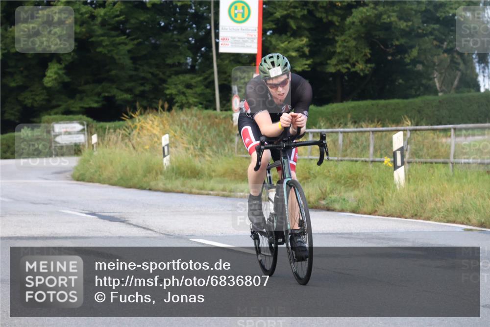 25.08.2024 - Elbe Triathlon Hamburg Fuchs,  Jonas http://msf.ph/oto/6836807 25.08.2024 08:46:30 Radfahren 59, 72, 63 meine-sportfotos.de