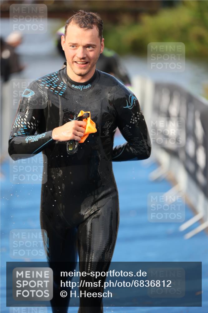 25.08.2024 - Elbe Triathlon Hamburg H.Heesch http://msf.ph/oto/6836812 25.08.2024 08:36:16 Schwimmen 43, 45, 46, 54, 88, 90, 98 meine-sportfotos.de