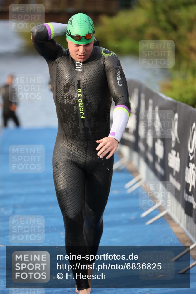 25.08.2024 - Elbe Triathlon Hamburg H.Heesch http://msf.ph/oto/6836825 25.08.2024 08:36:18 Schwimmen 43, 45, 46, 54, 88, 90 meine-sportfotos.de