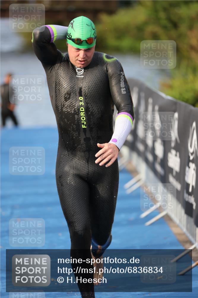 25.08.2024 - Elbe Triathlon Hamburg H.Heesch http://msf.ph/oto/6836834 25.08.2024 08:36:18 Schwimmen 43, 45, 46, 54, 88, 90 meine-sportfotos.de