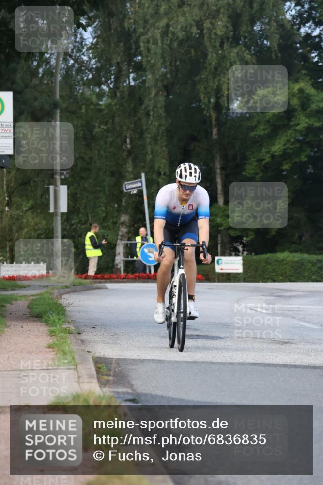 25.08.2024 - Elbe Triathlon Hamburg Fuchs,  Jonas http://msf.ph/oto/6836835 25.08.2024 08:47:01 Radfahren 67 meine-sportfotos.de