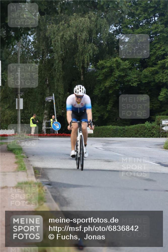 25.08.2024 - Elbe Triathlon Hamburg Fuchs,  Jonas http://msf.ph/oto/6836842 25.08.2024 08:47:01 Radfahren 67 meine-sportfotos.de