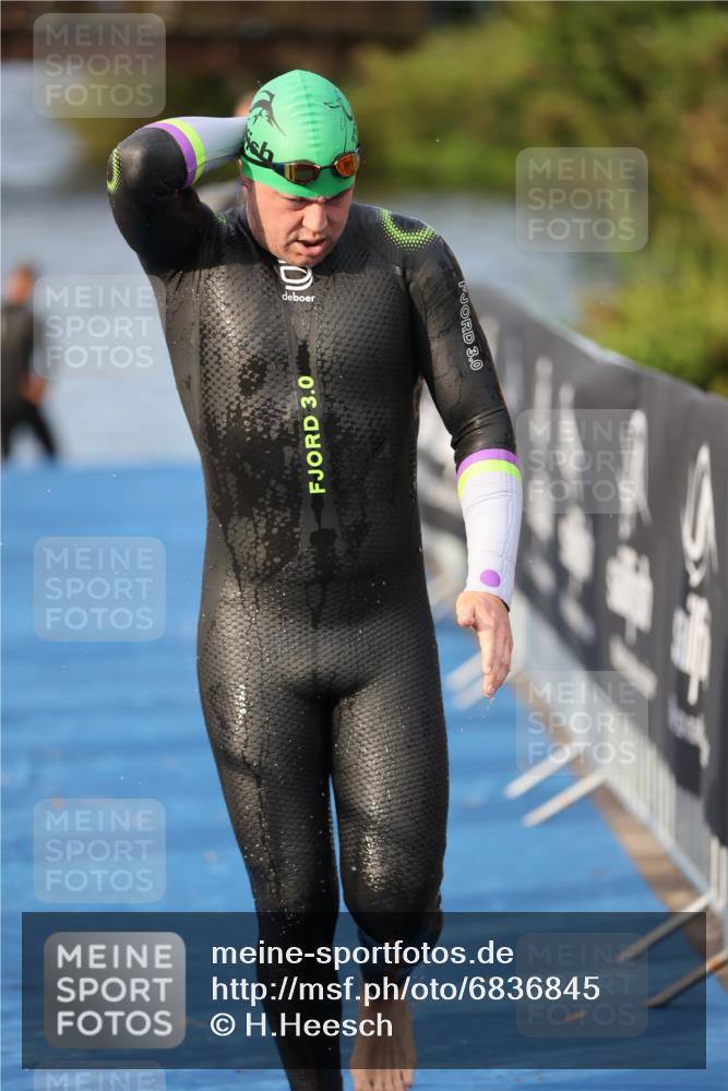 25.08.2024 - Elbe Triathlon Hamburg H.Heesch http://msf.ph/oto/6836845 25.08.2024 08:36:18 Schwimmen 43, 45, 46, 54, 88, 90 meine-sportfotos.de