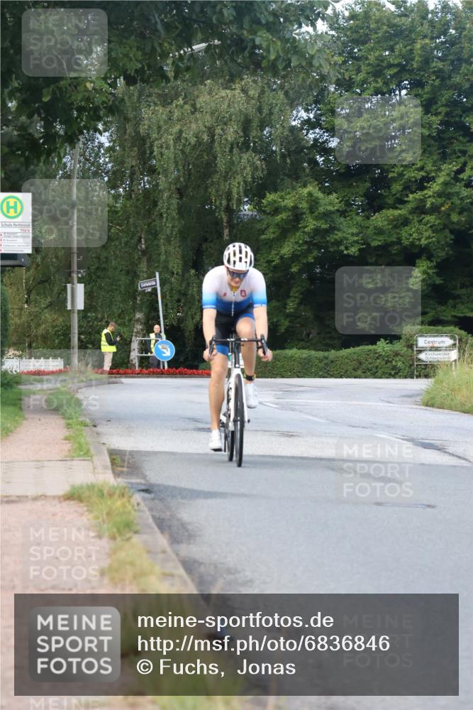 25.08.2024 - Elbe Triathlon Hamburg Fuchs,  Jonas http://msf.ph/oto/6836846 25.08.2024 08:47:01 Radfahren 67 meine-sportfotos.de