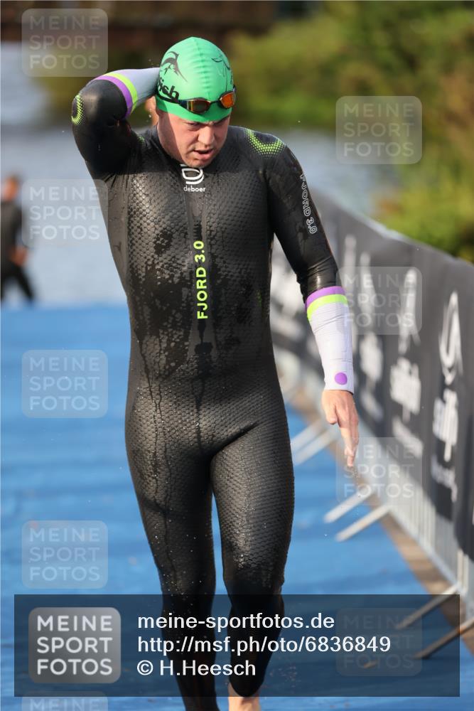 25.08.2024 - Elbe Triathlon Hamburg H.Heesch http://msf.ph/oto/6836849 25.08.2024 08:36:18 Schwimmen 43, 45, 46, 54, 88, 90 meine-sportfotos.de