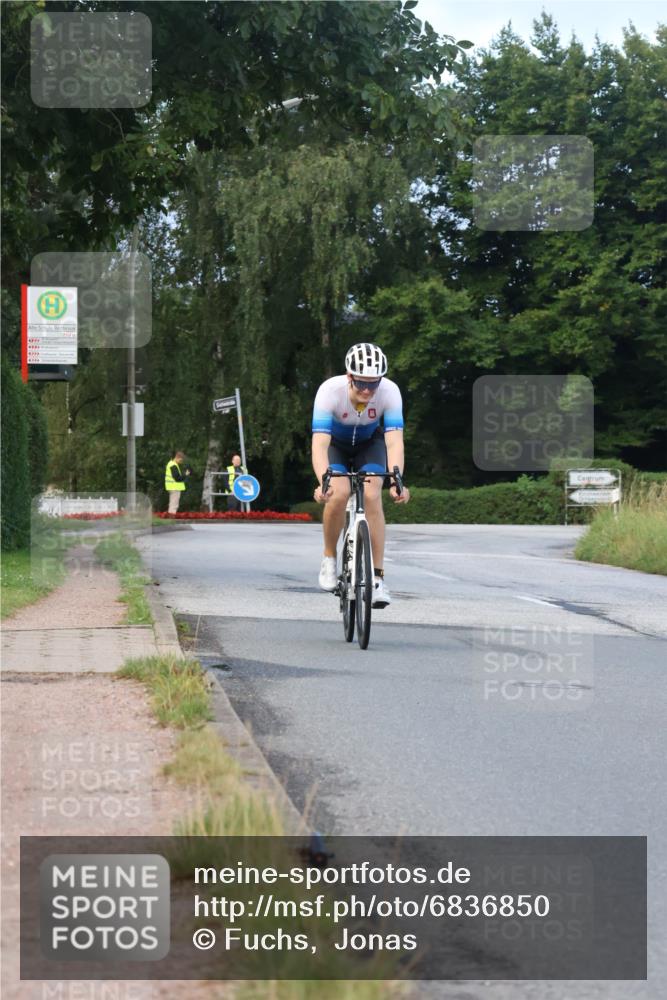 25.08.2024 - Elbe Triathlon Hamburg Fuchs,  Jonas http://msf.ph/oto/6836850 25.08.2024 08:47:01 Radfahren 67 meine-sportfotos.de