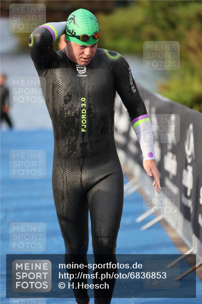 25.08.2024 - Elbe Triathlon Hamburg H.Heesch http://msf.ph/oto/6836853 25.08.2024 08:36:18 Schwimmen 43, 45, 46, 54, 88, 90 meine-sportfotos.de