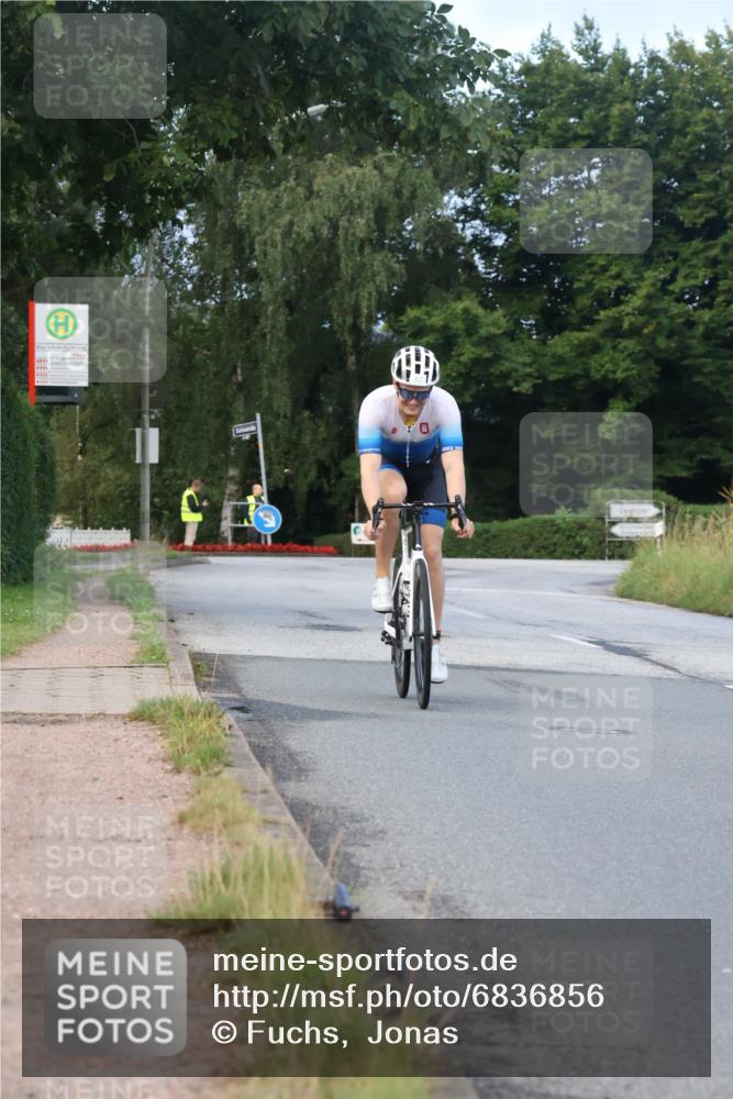 25.08.2024 - Elbe Triathlon Hamburg Fuchs,  Jonas http://msf.ph/oto/6836856 25.08.2024 08:47:01 Radfahren 67 meine-sportfotos.de