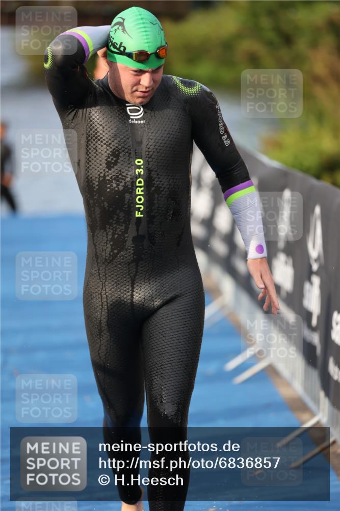 25.08.2024 - Elbe Triathlon Hamburg H.Heesch http://msf.ph/oto/6836857 25.08.2024 08:36:18 Schwimmen 43, 45, 46, 54, 88, 90 meine-sportfotos.de