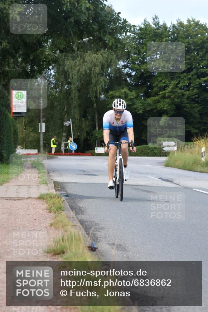 25.08.2024 - Elbe Triathlon Hamburg Fuchs,  Jonas http://msf.ph/oto/6836862 25.08.2024 08:47:02 Radfahren 67 meine-sportfotos.de