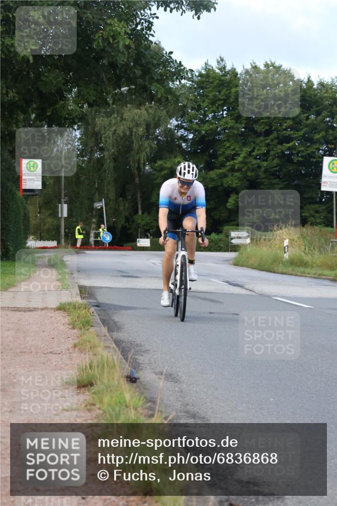 25.08.2024 - Elbe Triathlon Hamburg Fuchs,  Jonas http://msf.ph/oto/6836868 25.08.2024 08:47:02 Radfahren 67 meine-sportfotos.de