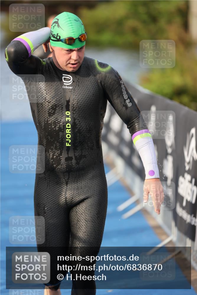 25.08.2024 - Elbe Triathlon Hamburg H.Heesch http://msf.ph/oto/6836870 25.08.2024 08:36:18 Schwimmen 43, 45, 46, 54, 88, 90 meine-sportfotos.de