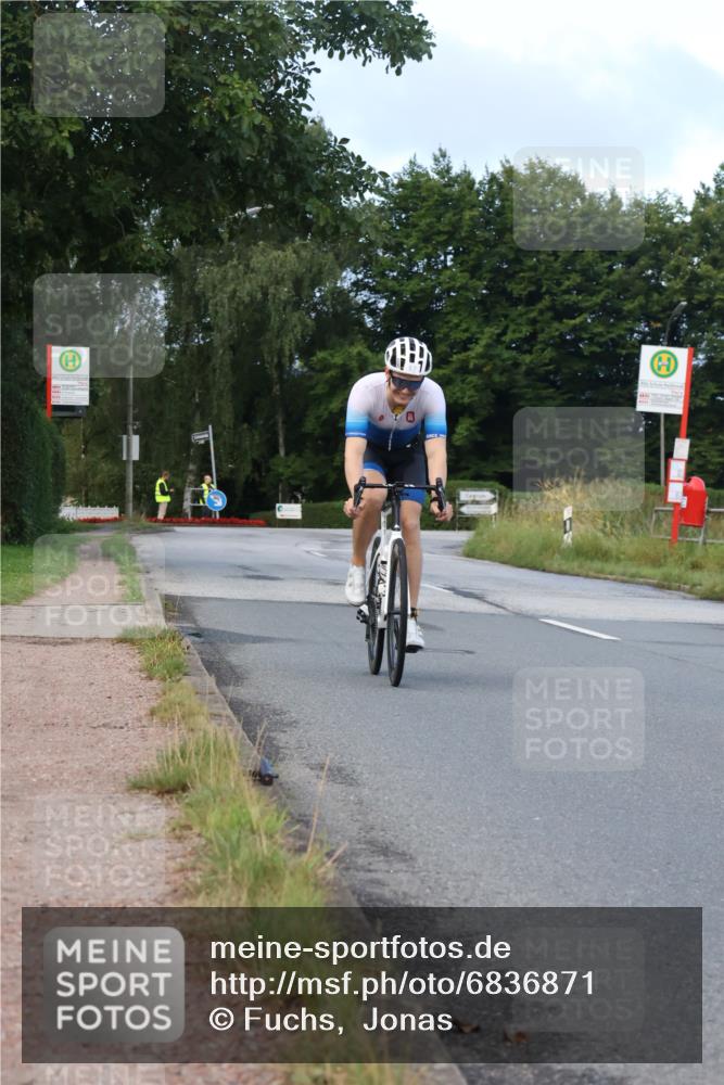 25.08.2024 - Elbe Triathlon Hamburg Fuchs,  Jonas http://msf.ph/oto/6836871 25.08.2024 08:47:02 Radfahren 67 meine-sportfotos.de