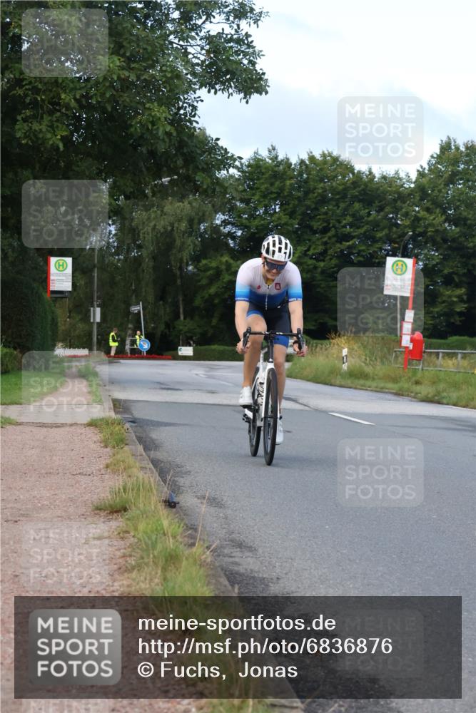 25.08.2024 - Elbe Triathlon Hamburg Fuchs,  Jonas http://msf.ph/oto/6836876 25.08.2024 08:47:02 Radfahren 67 meine-sportfotos.de