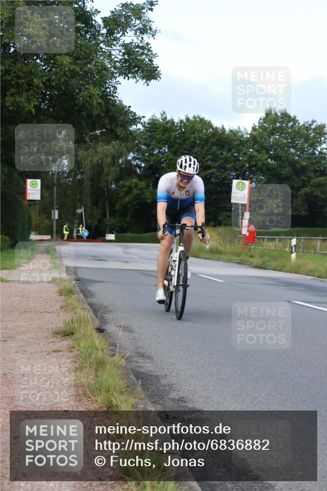 25.08.2024 - Elbe Triathlon Hamburg Fuchs,  Jonas http://msf.ph/oto/6836882 25.08.2024 08:47:02 Radfahren 67 meine-sportfotos.de