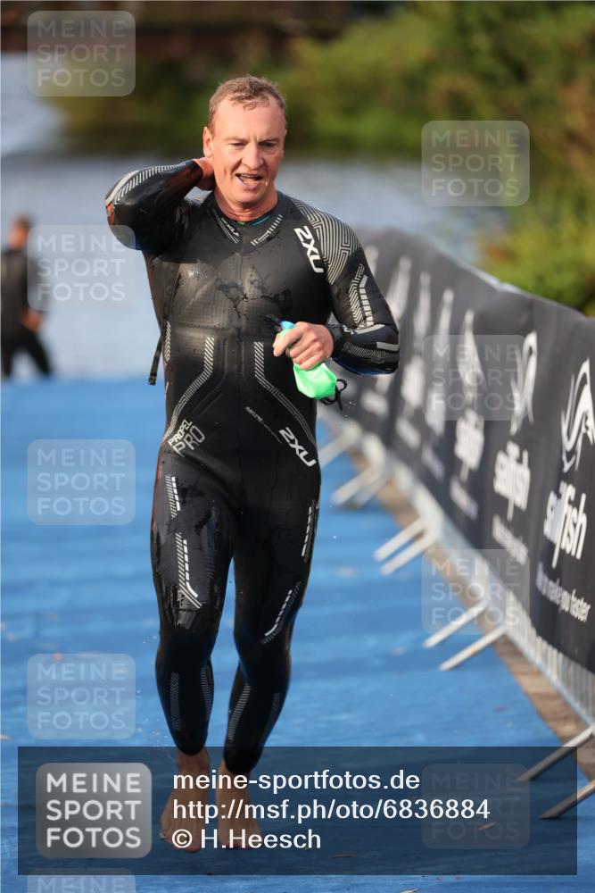25.08.2024 - Elbe Triathlon Hamburg H.Heesch http://msf.ph/oto/6836884 25.08.2024 08:36:20 Schwimmen 43, 45, 46, 54, 88, 90 meine-sportfotos.de