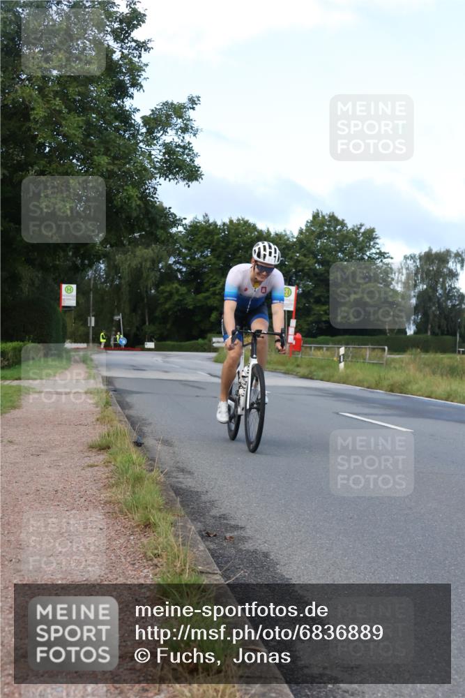 25.08.2024 - Elbe Triathlon Hamburg Fuchs,  Jonas http://msf.ph/oto/6836889 25.08.2024 08:47:02 Radfahren 67 meine-sportfotos.de