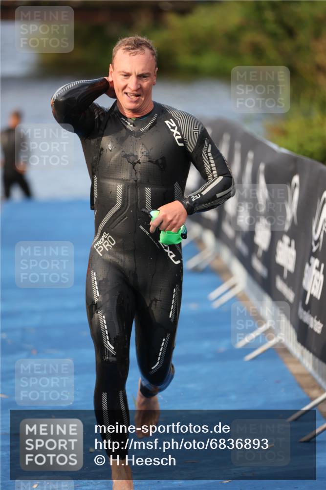25.08.2024 - Elbe Triathlon Hamburg H.Heesch http://msf.ph/oto/6836893 25.08.2024 08:36:20 Schwimmen 43, 45, 46, 54, 88, 90 meine-sportfotos.de