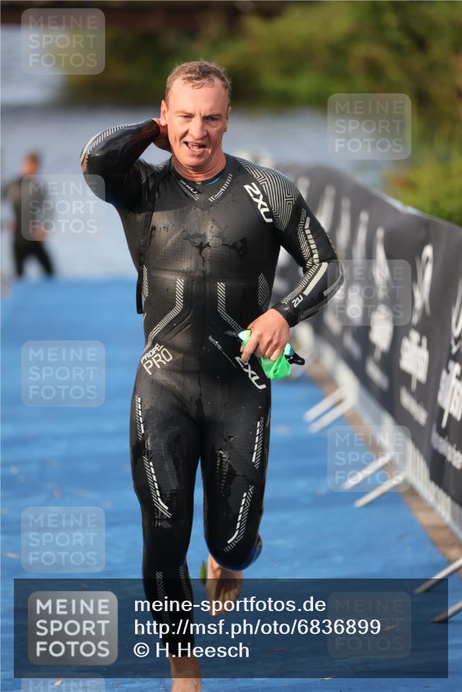 25.08.2024 - Elbe Triathlon Hamburg H.Heesch http://msf.ph/oto/6836899 25.08.2024 08:36:20 Schwimmen 43, 45, 46, 54, 88, 90 meine-sportfotos.de