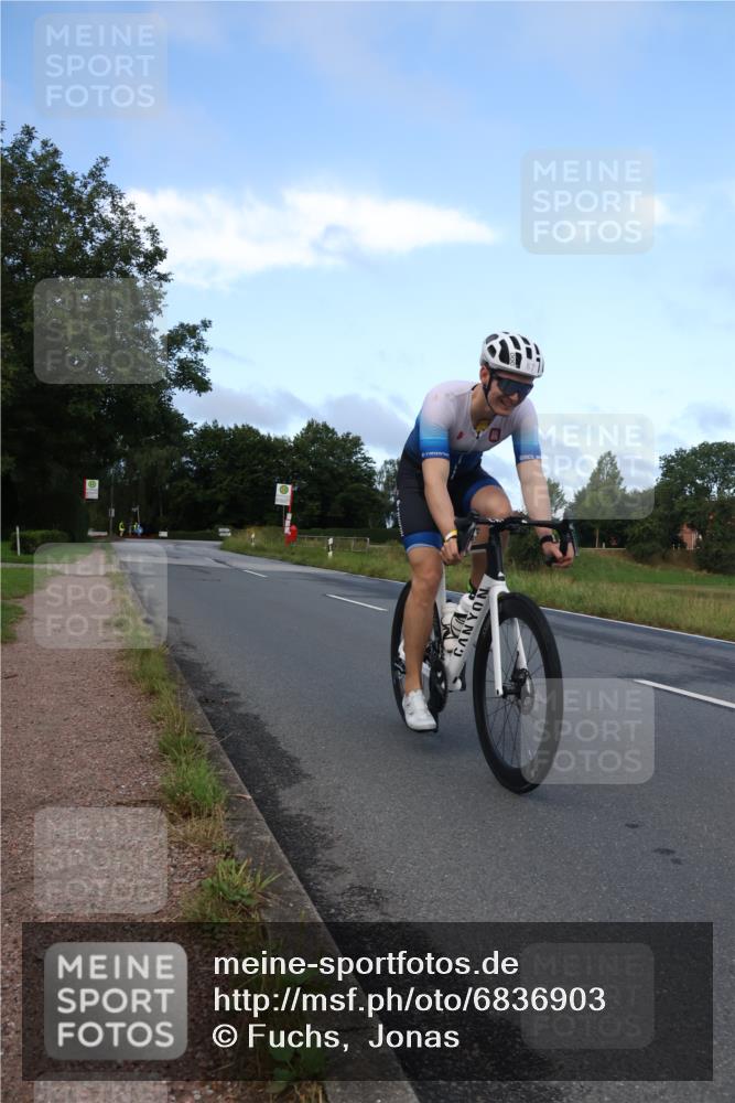 25.08.2024 - Elbe Triathlon Hamburg Fuchs,  Jonas http://msf.ph/oto/6836903 25.08.2024 08:47:03 Radfahren 67 meine-sportfotos.de