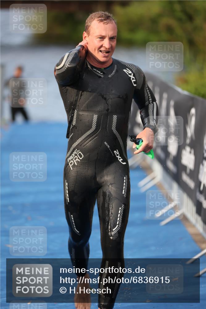 25.08.2024 - Elbe Triathlon Hamburg H.Heesch http://msf.ph/oto/6836915 25.08.2024 08:36:20 Schwimmen 43, 45, 46, 54, 88, 90 meine-sportfotos.de