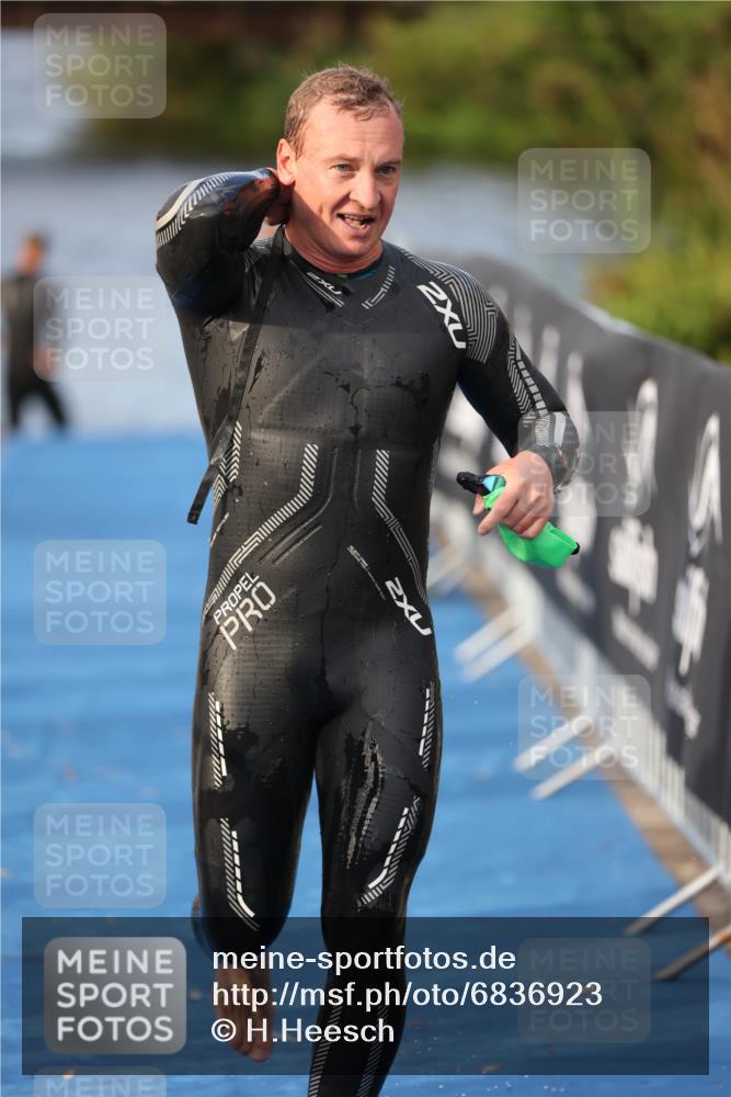 25.08.2024 - Elbe Triathlon Hamburg H.Heesch http://msf.ph/oto/6836923 25.08.2024 08:36:20 Schwimmen 43, 45, 46, 54, 88, 90 meine-sportfotos.de
