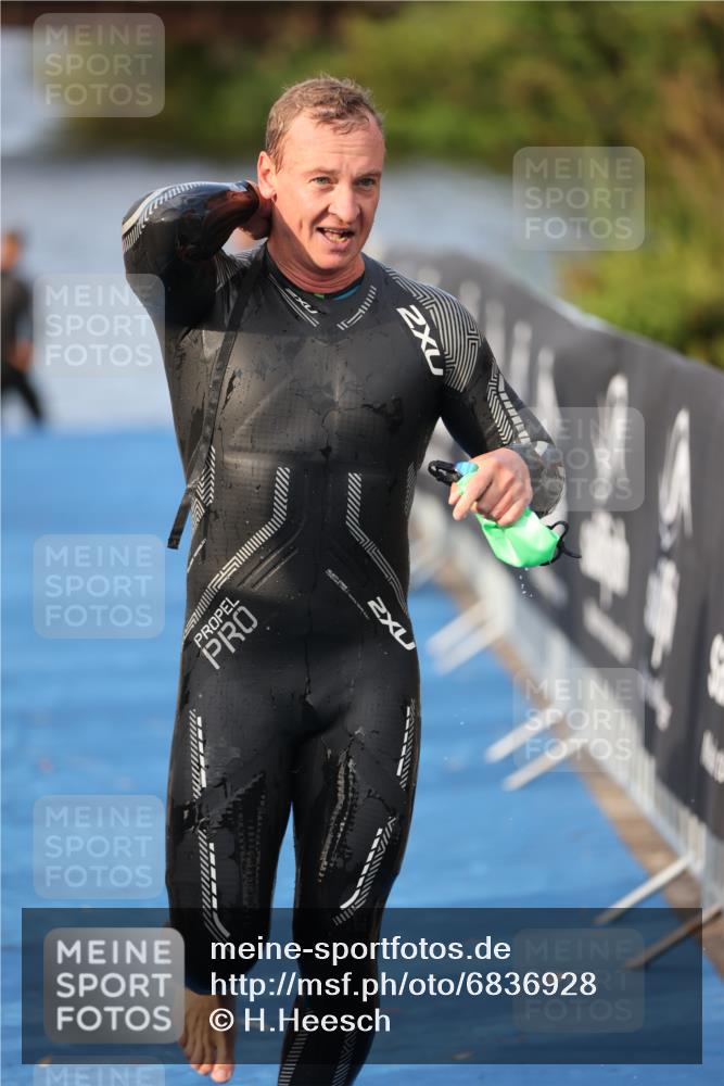 25.08.2024 - Elbe Triathlon Hamburg H.Heesch http://msf.ph/oto/6836928 25.08.2024 08:36:20 Schwimmen 43, 45, 46, 54, 88, 90 meine-sportfotos.de