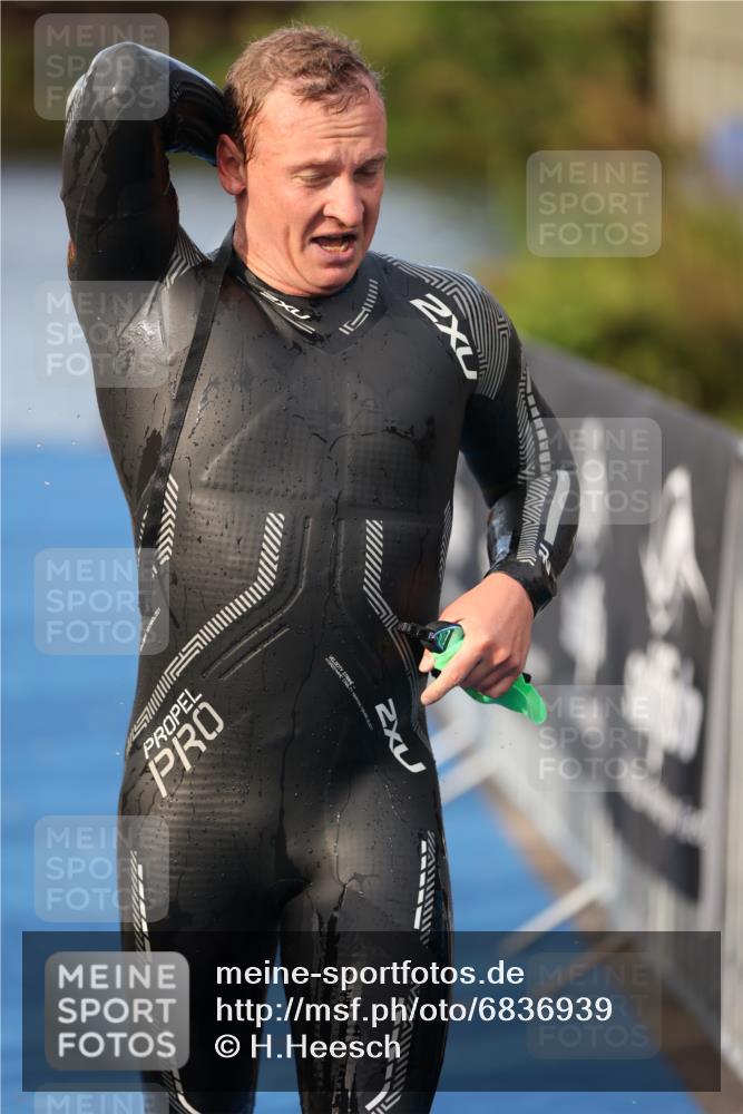 25.08.2024 - Elbe Triathlon Hamburg H.Heesch http://msf.ph/oto/6836939 25.08.2024 08:36:21 Schwimmen 43, 45, 46, 54, 88, 90 meine-sportfotos.de