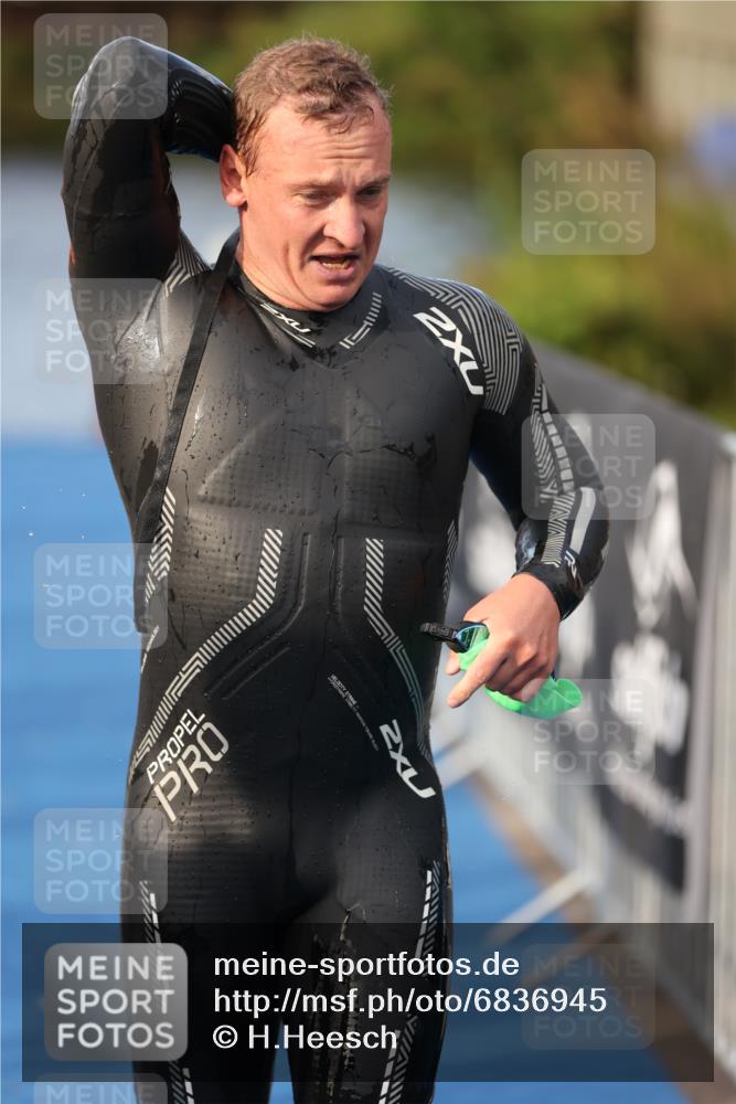 25.08.2024 - Elbe Triathlon Hamburg H.Heesch http://msf.ph/oto/6836945 25.08.2024 08:36:21 Schwimmen 43, 45, 46, 54, 88, 90 meine-sportfotos.de