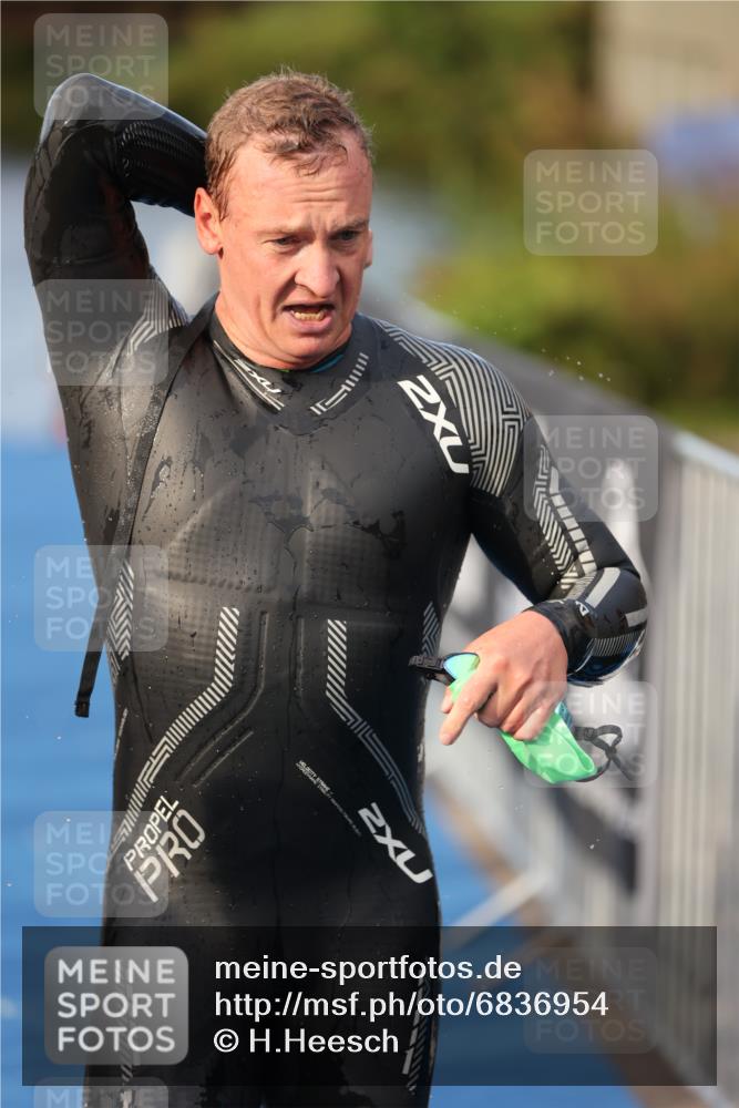 25.08.2024 - Elbe Triathlon Hamburg H.Heesch http://msf.ph/oto/6836954 25.08.2024 08:36:21 Schwimmen 43, 45, 46, 54, 88, 90 meine-sportfotos.de
