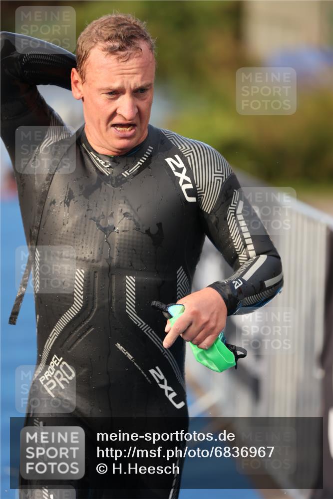 25.08.2024 - Elbe Triathlon Hamburg H.Heesch http://msf.ph/oto/6836967 25.08.2024 08:36:21 Schwimmen 43, 45, 46, 54, 88, 90 meine-sportfotos.de