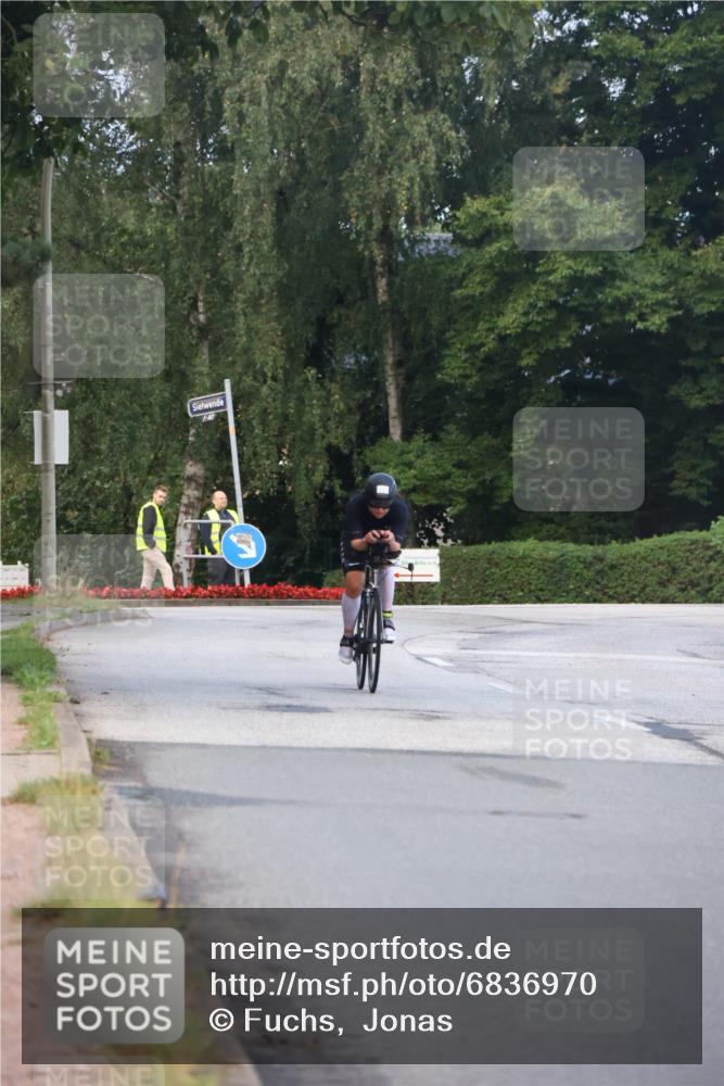25.08.2024 - Elbe Triathlon Hamburg Fuchs,  Jonas http://msf.ph/oto/6836970 25.08.2024 08:47:41 Radfahren 66, 111, 85 meine-sportfotos.de
