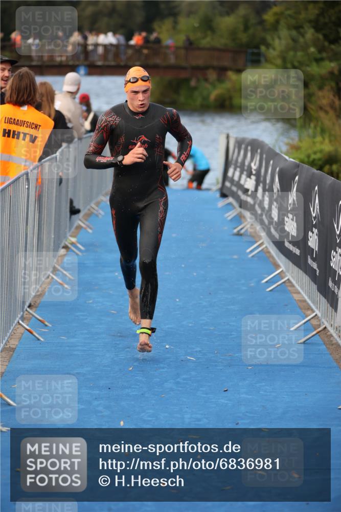 25.08.2024 - Elbe Triathlon Hamburg H.Heesch http://msf.ph/oto/6836981 25.08.2024 08:36:41 Schwimmen 44, 90 meine-sportfotos.de