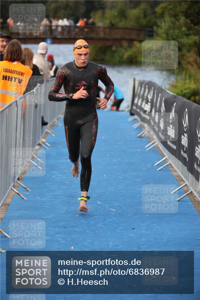 25.08.2024 - Elbe Triathlon Hamburg H.Heesch http://msf.ph/oto/6836987 25.08.2024 08:36:41 Schwimmen 44, 90 meine-sportfotos.de