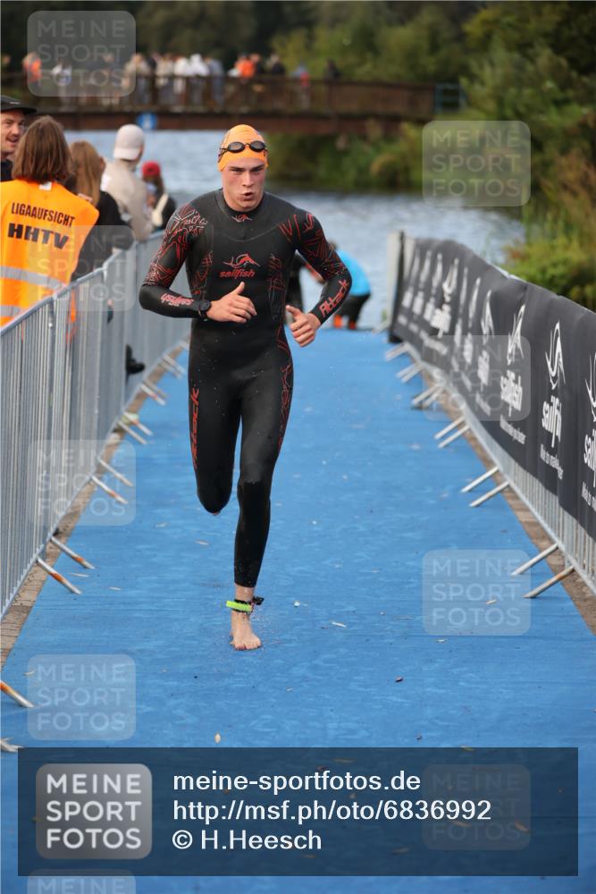 25.08.2024 - Elbe Triathlon Hamburg H.Heesch http://msf.ph/oto/6836992 25.08.2024 08:36:41 Schwimmen 44, 90 meine-sportfotos.de