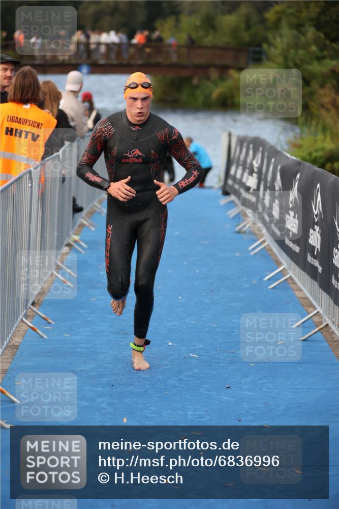 25.08.2024 - Elbe Triathlon Hamburg H.Heesch http://msf.ph/oto/6836996 25.08.2024 08:36:41 Schwimmen 44, 90 meine-sportfotos.de