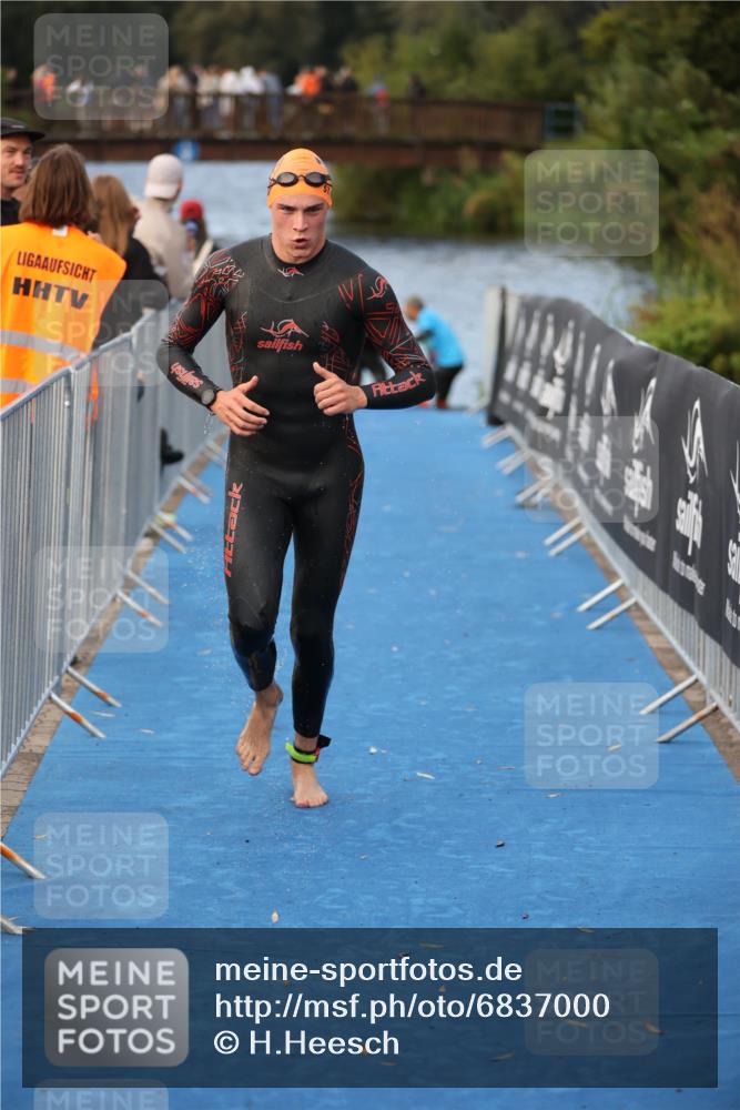 25.08.2024 - Elbe Triathlon Hamburg H.Heesch http://msf.ph/oto/6837000 25.08.2024 08:36:41 Schwimmen 44, 90 meine-sportfotos.de