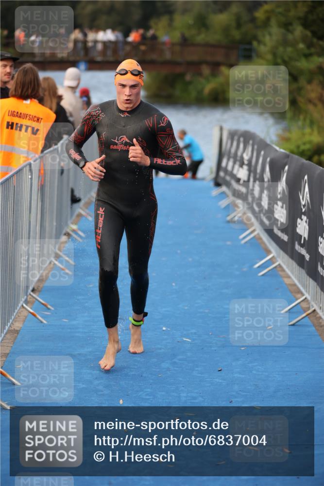25.08.2024 - Elbe Triathlon Hamburg H.Heesch http://msf.ph/oto/6837004 25.08.2024 08:36:41 Schwimmen 44, 90 meine-sportfotos.de