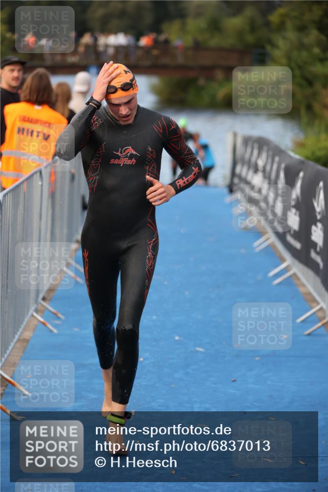 25.08.2024 - Elbe Triathlon Hamburg H.Heesch http://msf.ph/oto/6837013 25.08.2024 08:36:42 Schwimmen 44, 90 meine-sportfotos.de