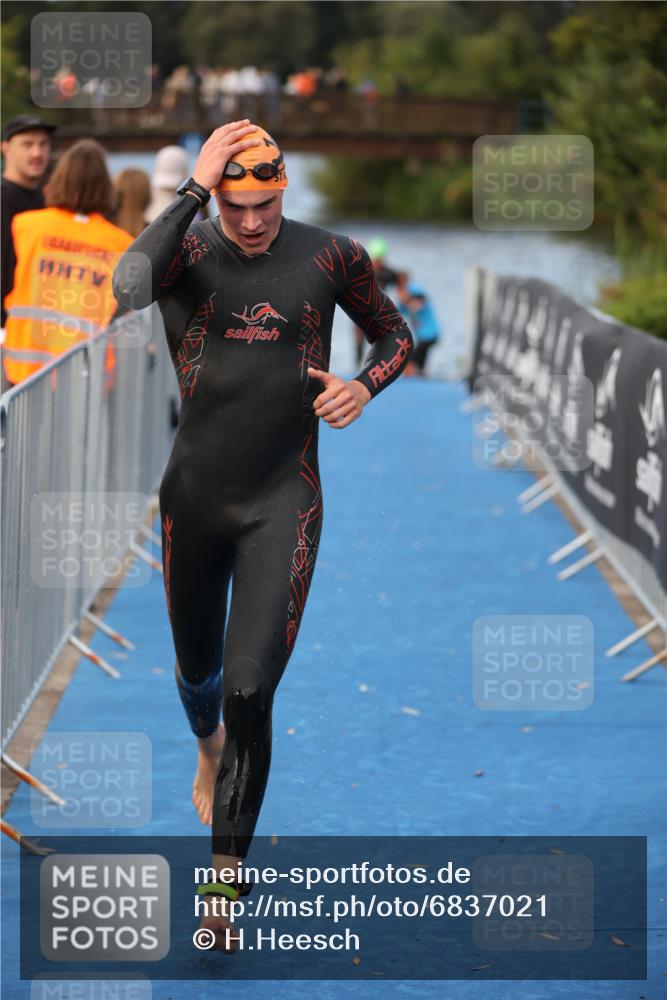 25.08.2024 - Elbe Triathlon Hamburg H.Heesch http://msf.ph/oto/6837021 25.08.2024 08:36:42 Schwimmen 44, 90 meine-sportfotos.de