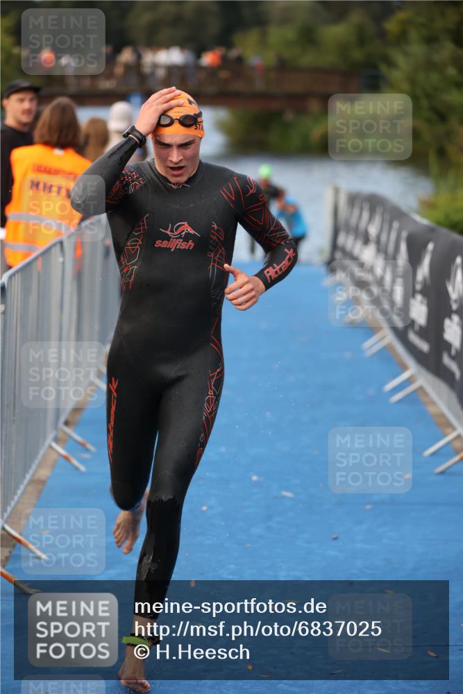 25.08.2024 - Elbe Triathlon Hamburg H.Heesch http://msf.ph/oto/6837025 25.08.2024 08:36:42 Schwimmen 44, 90 meine-sportfotos.de