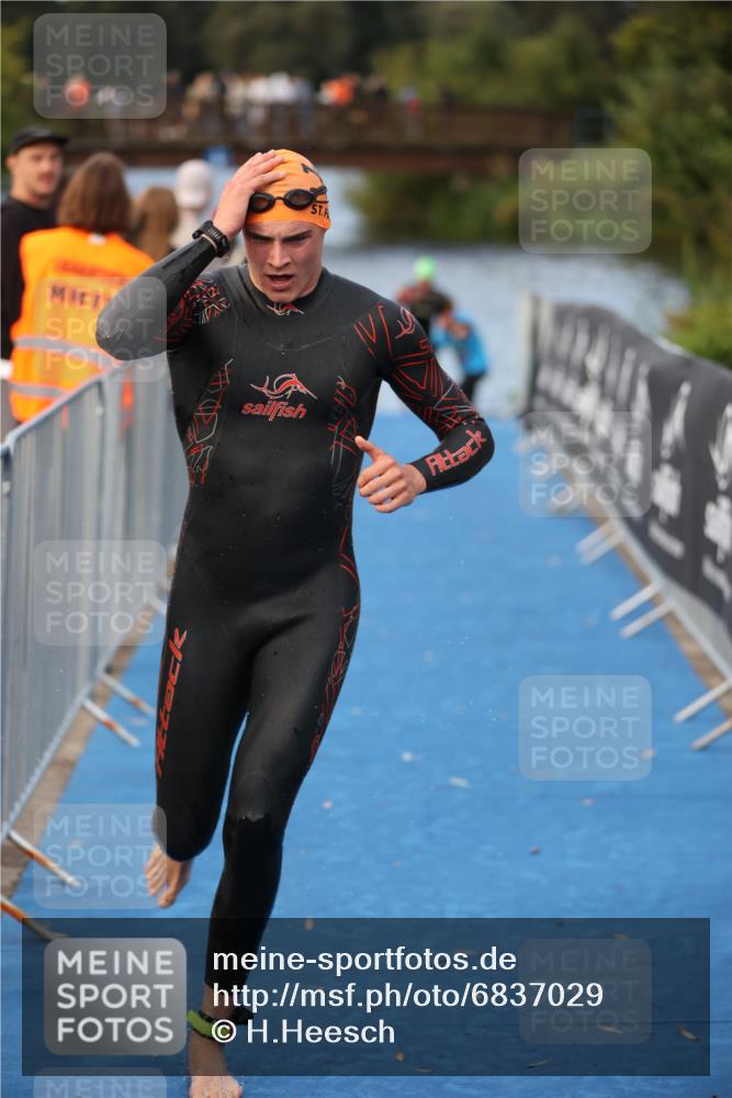 25.08.2024 - Elbe Triathlon Hamburg H.Heesch http://msf.ph/oto/6837029 25.08.2024 08:36:42 Schwimmen 44, 90 meine-sportfotos.de